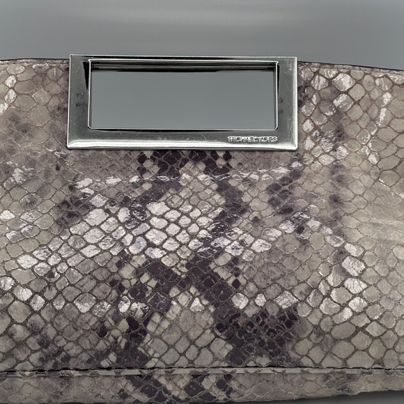 Michael Kors Berkley Medium Clutch Style# 30S4MBKC3E Gray Silver Snakeskin Style - Picture 6 of 9